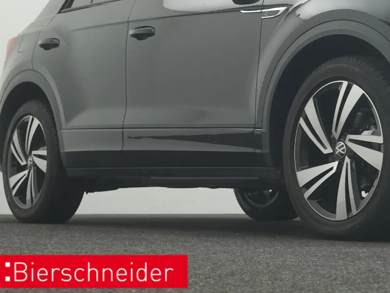 Volkswagen T-Roc 1.5 TSI DSG R-Line AHK NAVI IQ.LIGHT KAMERA NEVADA — Vehicle gallery 34