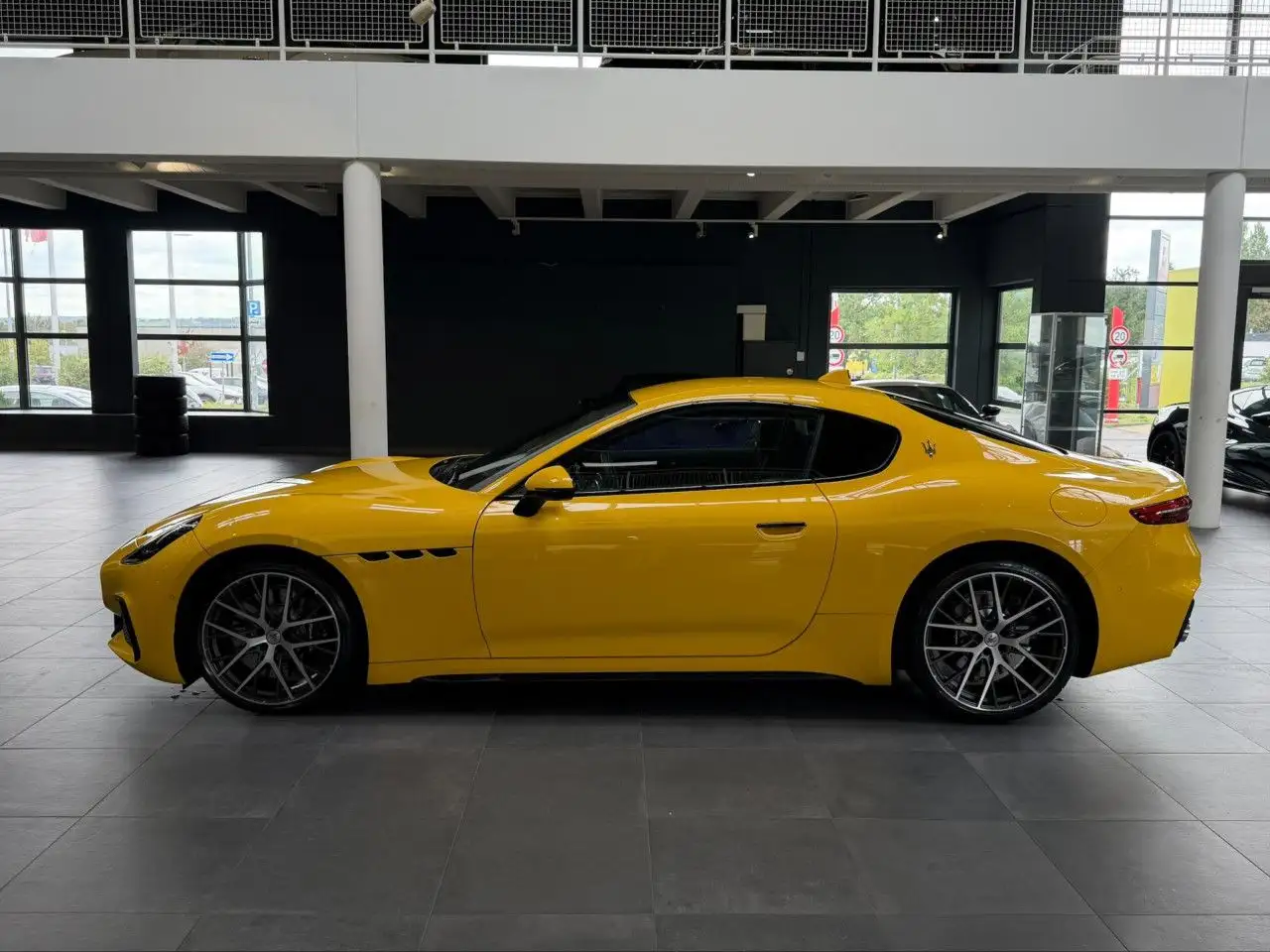 Maserati GranTurismo Trofeo Giallo Corse Sportpaket Navi — Galerie du véhicule 5