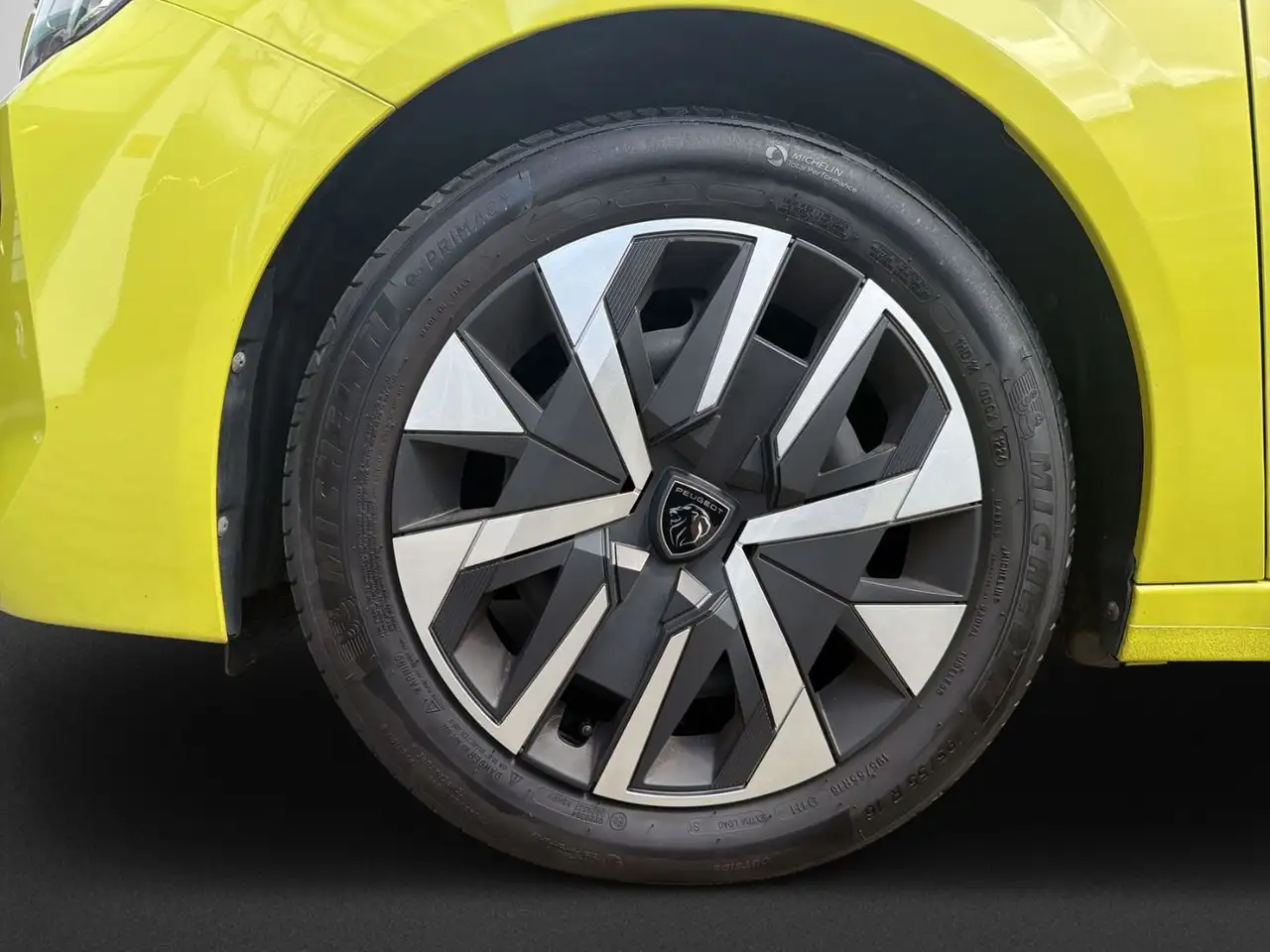 Peugeot 208 1.2 PureTech ACTIVE LED+PDC+ParkAss+SpurH — معرض صور السيارة 9
