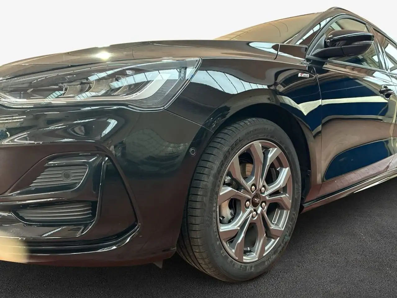 Ford Focus Turnier 1.0 EcoBoost Hybrid ST-LINE X — Galería del vehículo 6