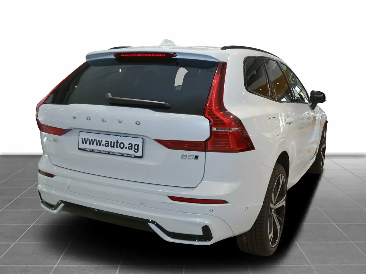 Volvo XC60 B5B ULTIMATE DARK AWD MY24 SELEKT — معرض صور السيارة 3