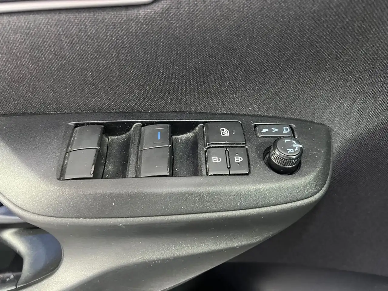 Toyota Yaris 120H 1.5 Active Plus — Galerie du véhicule 18