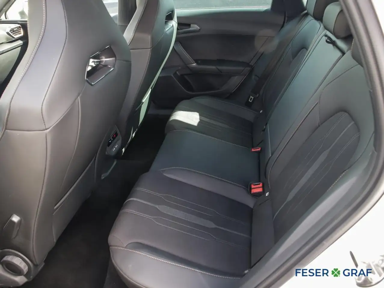 CUPRA Leon Sportstourer VZ 2.0 TSI DSG Navi Kamera LED — Vehicle gallery 7