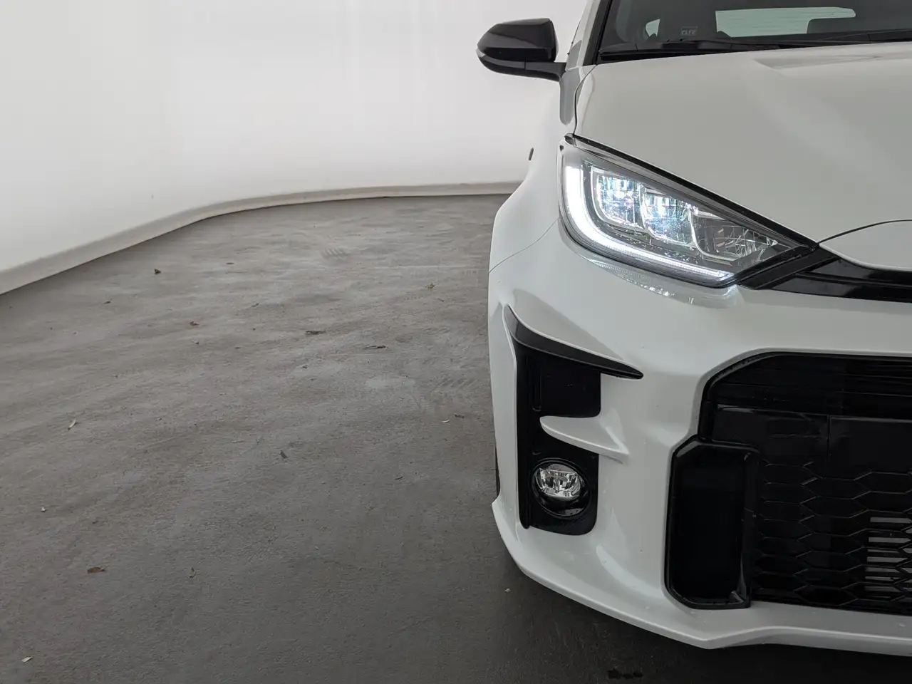 Toyota Yaris Yaris GR 1.6 Turbo (EURO 6d) LED+CARPLAY+SHZ+RFK — معرض صور السيارة 3