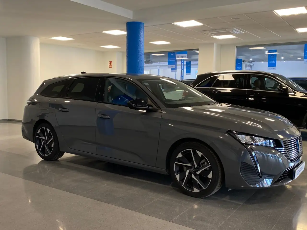 Peugeot 308 SW Allure Hybrid 180 eEAT8 — Vehicle gallery 8