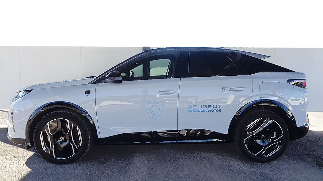 Peugeot 3008 GT ELECTRICO 157KW — Galería del vehículo 3