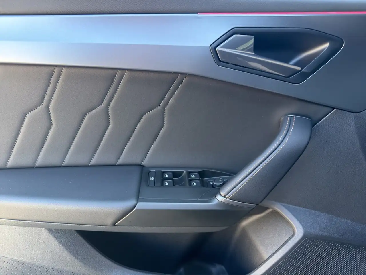 CUPRA Leon 2.0 TSI DSG VZ DCC LED*VIRTUAL*NAV*ACC*PDC*SOUN... — Vehicle gallery 12