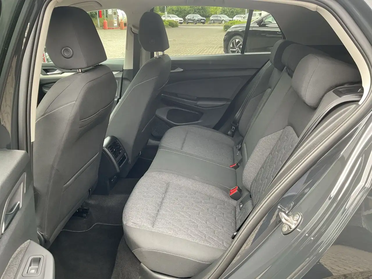 Volkswagen Golf VIII Life 1.0 TSI Move PDC LED Sitzhzg — Vehicle gallery 10