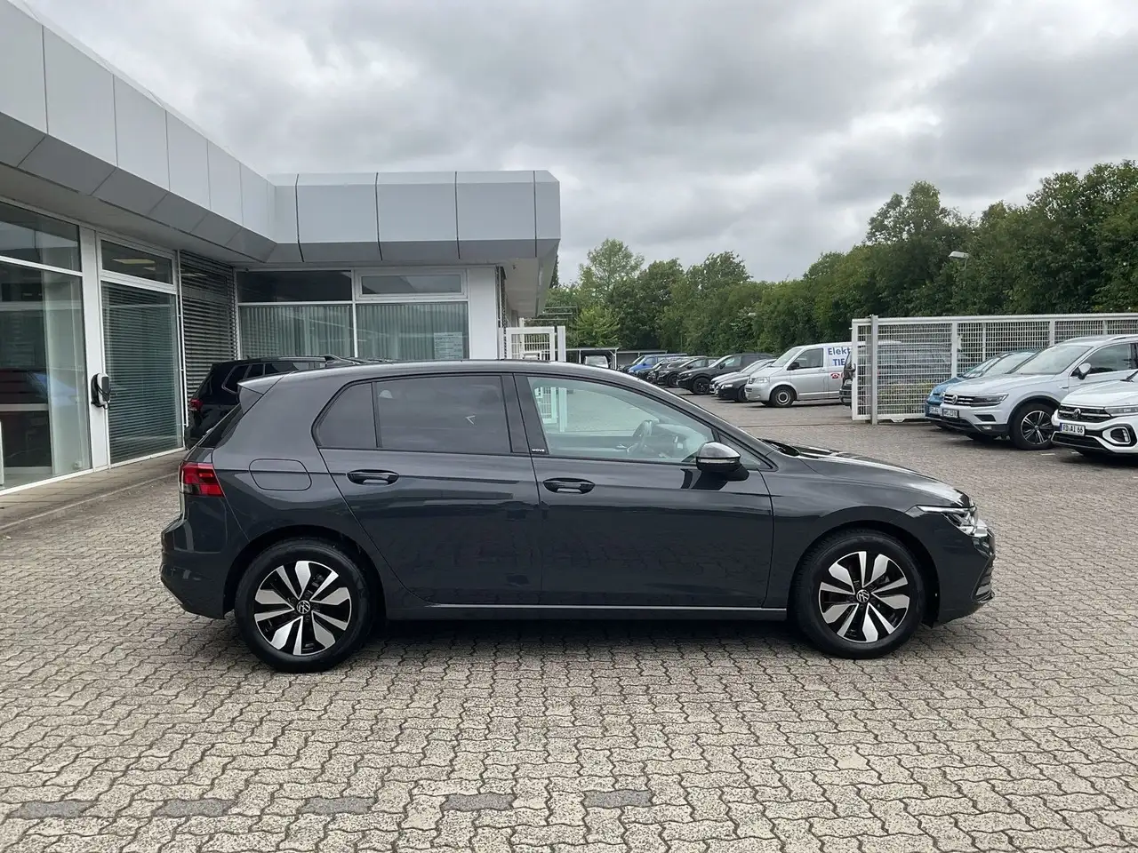 Volkswagen Golf VIII Life 1.0 TSI Move PDC LED Sitzhzg — Vehicle gallery 5