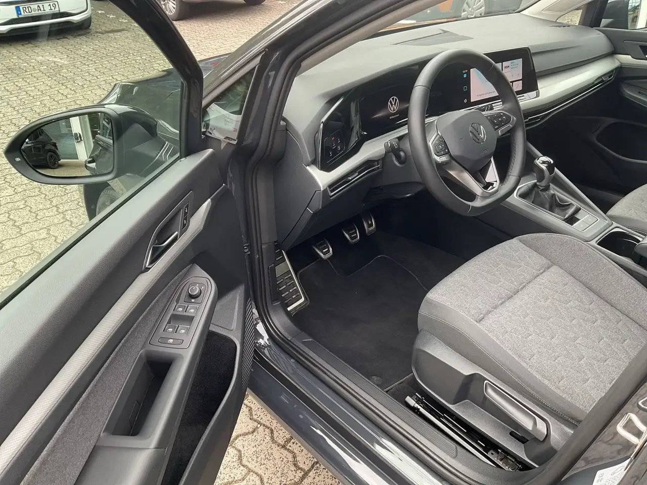 Volkswagen Golf VIII Life 1.0 TSI Move PDC LED Sitzhzg — Vehicle gallery 17