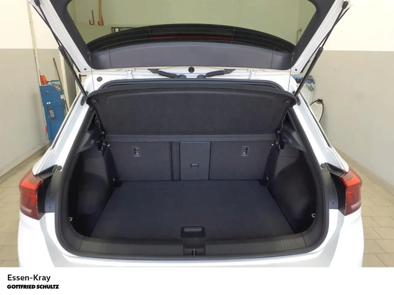 Volkswagen T-Roc R-Line 1.5 TSI DSG AHK Navi LED Parkpilot — Vehicle gallery 7