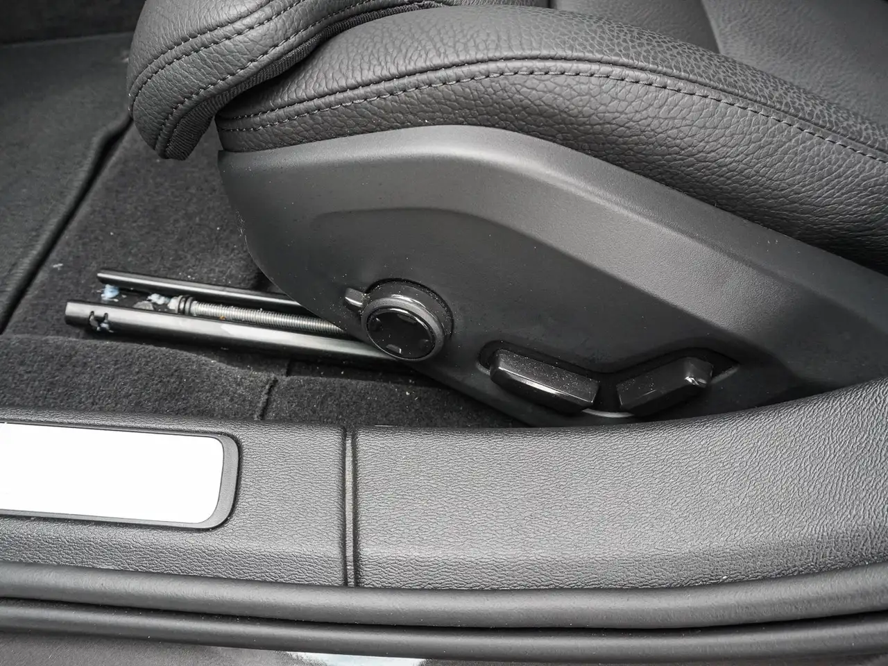 Volvo V60 T8 AWD Plus Dark Plug-in Hybrid STANDHZG 360° — معرض صور السيارة 15