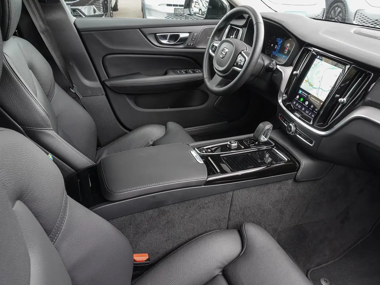 Volvo V60 T8 AWD Plus Dark Plug-in Hybrid STANDHZG 360° — معرض صور السيارة 8