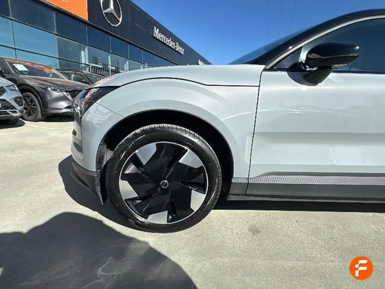 Volvo EX30 Single Extended Range Plus RWD — Galería del vehículo 15