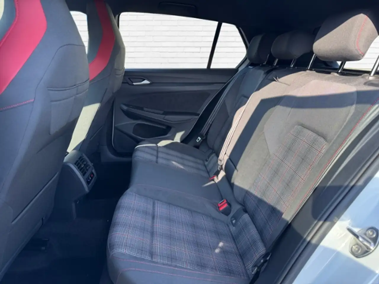 Volkswagen Golf VIII GTI 2.0 TSI DSG KLIMA LED ALU — معرض صور السيارة 12