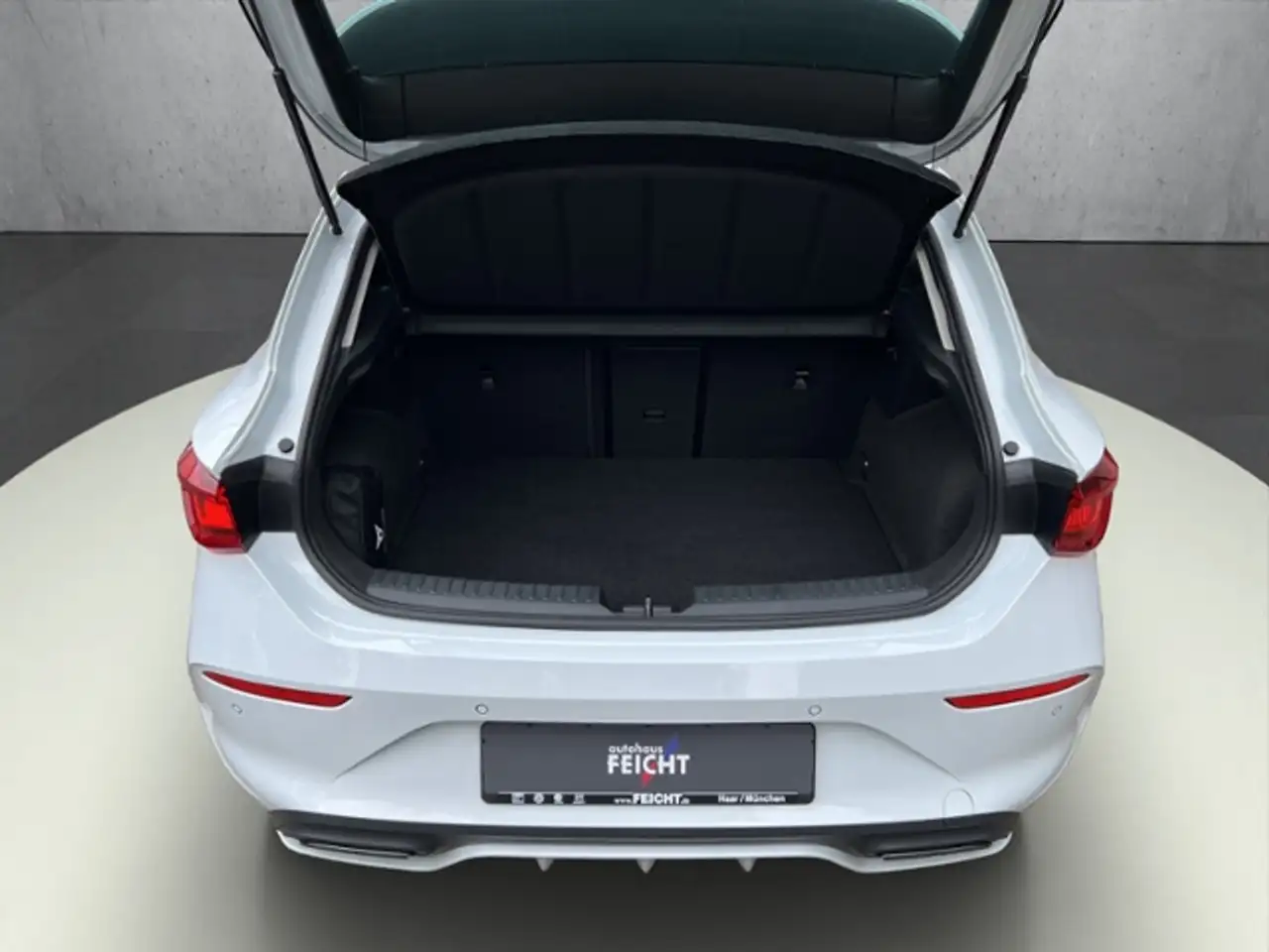 CUPRA Leon 1.5 eTSI LED+NAVI+PARKLENK+FULL LINK+GJR — Vehicle gallery 16
