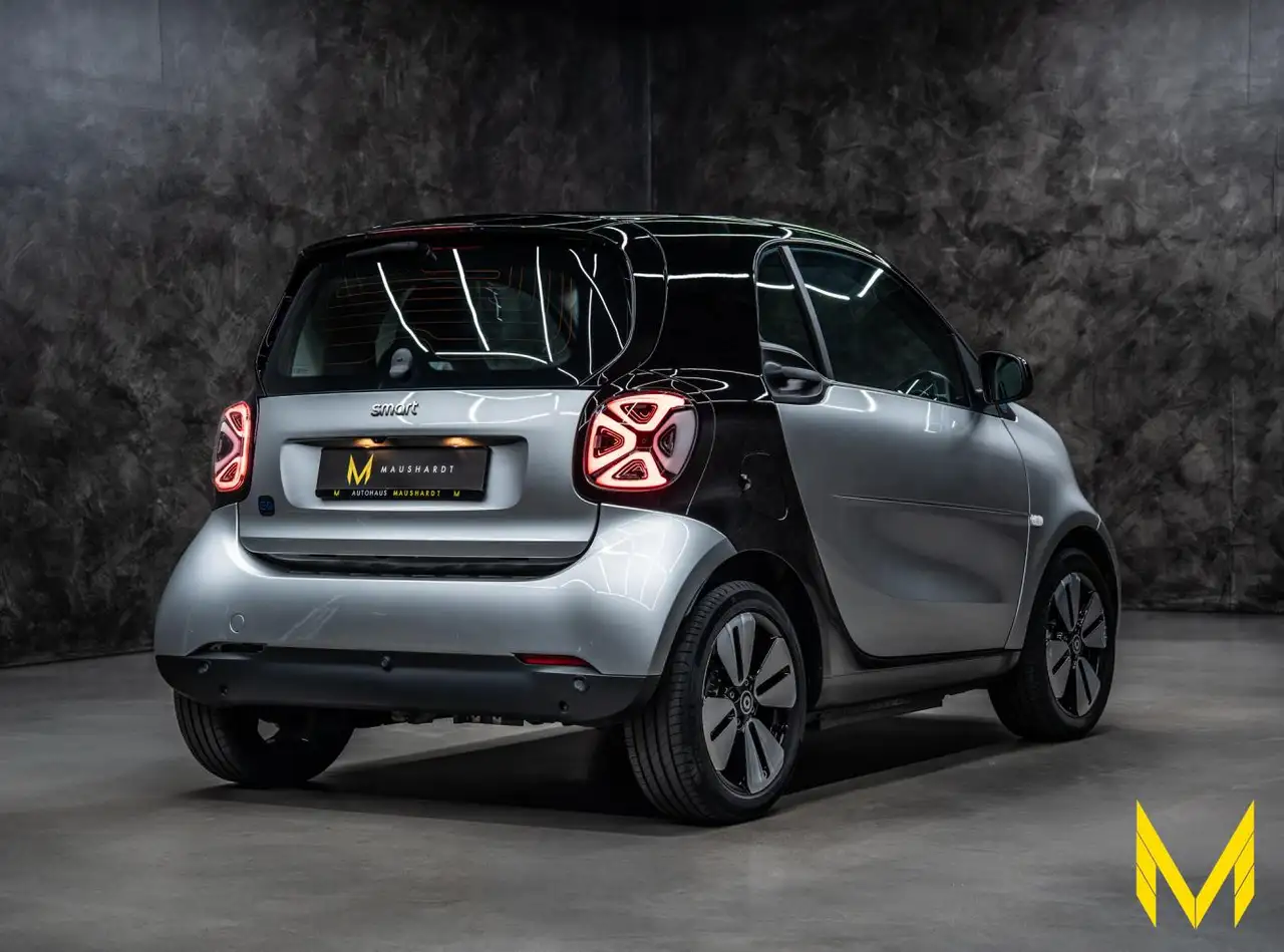 smart forTwo EQ cp. prime EXCLUSIVE:SILVER-BLACK-RIDER — Galería del vehículo 7