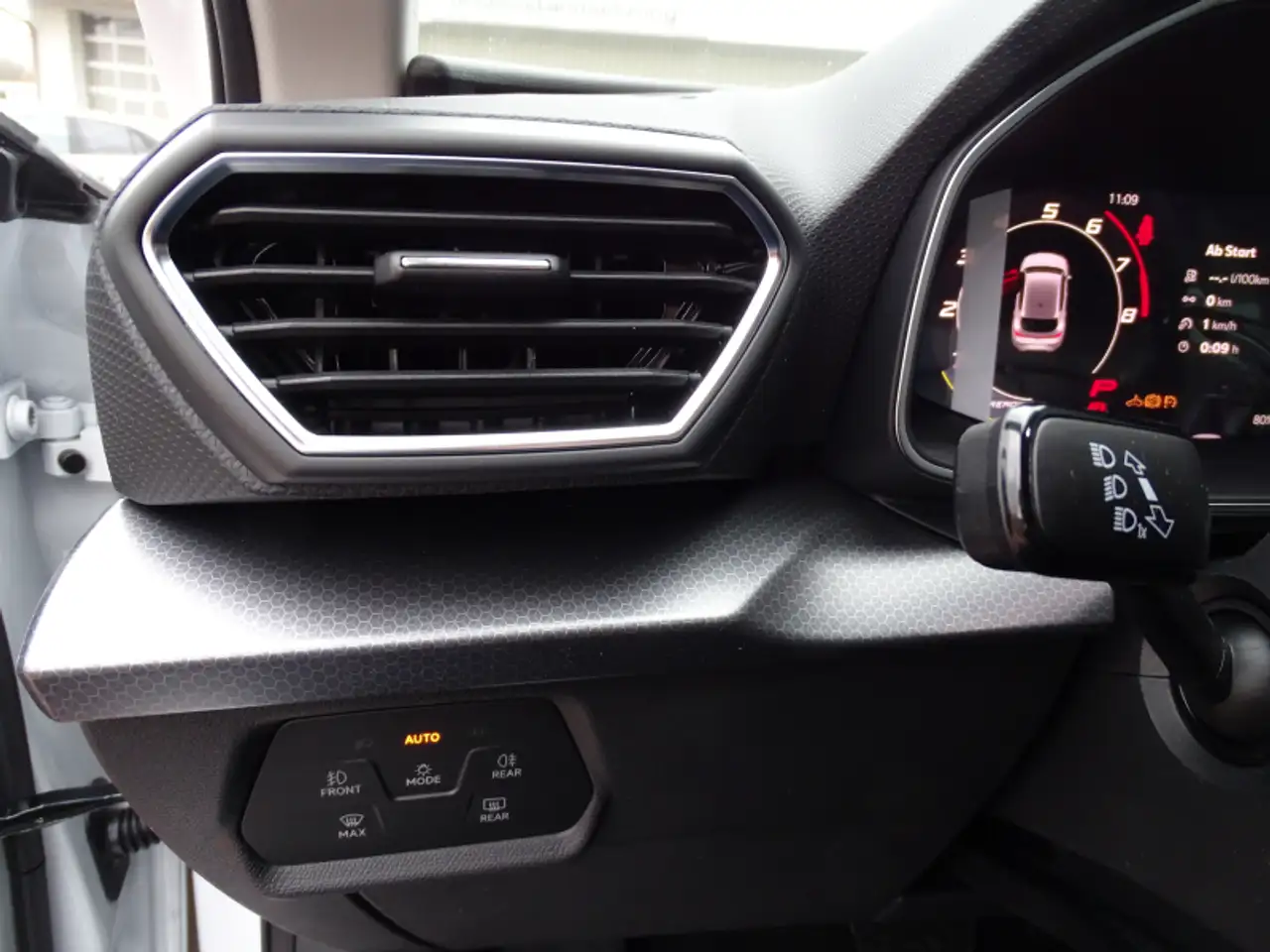 SEAT Leon Leon 1.5 eTSI Style Edition DSG 150PS Navi ACC Sit — Galería del vehículo 14
