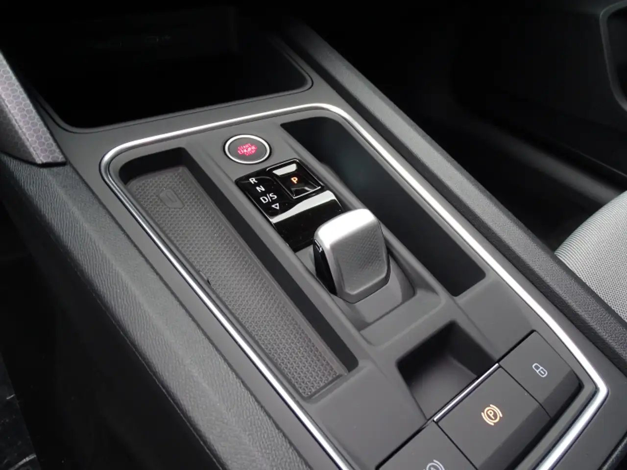 SEAT Leon Leon 1.5 eTSI Style Edition DSG 150PS Navi ACC Sit — Galería del vehículo 12