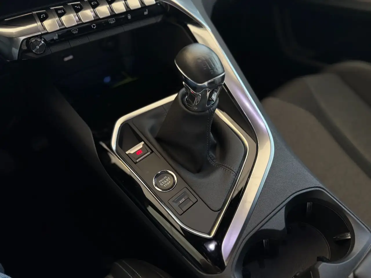 Peugeot 3008 1.2 PureTech 130 Allure Pack Kamera*Navi — Vehicle gallery 21