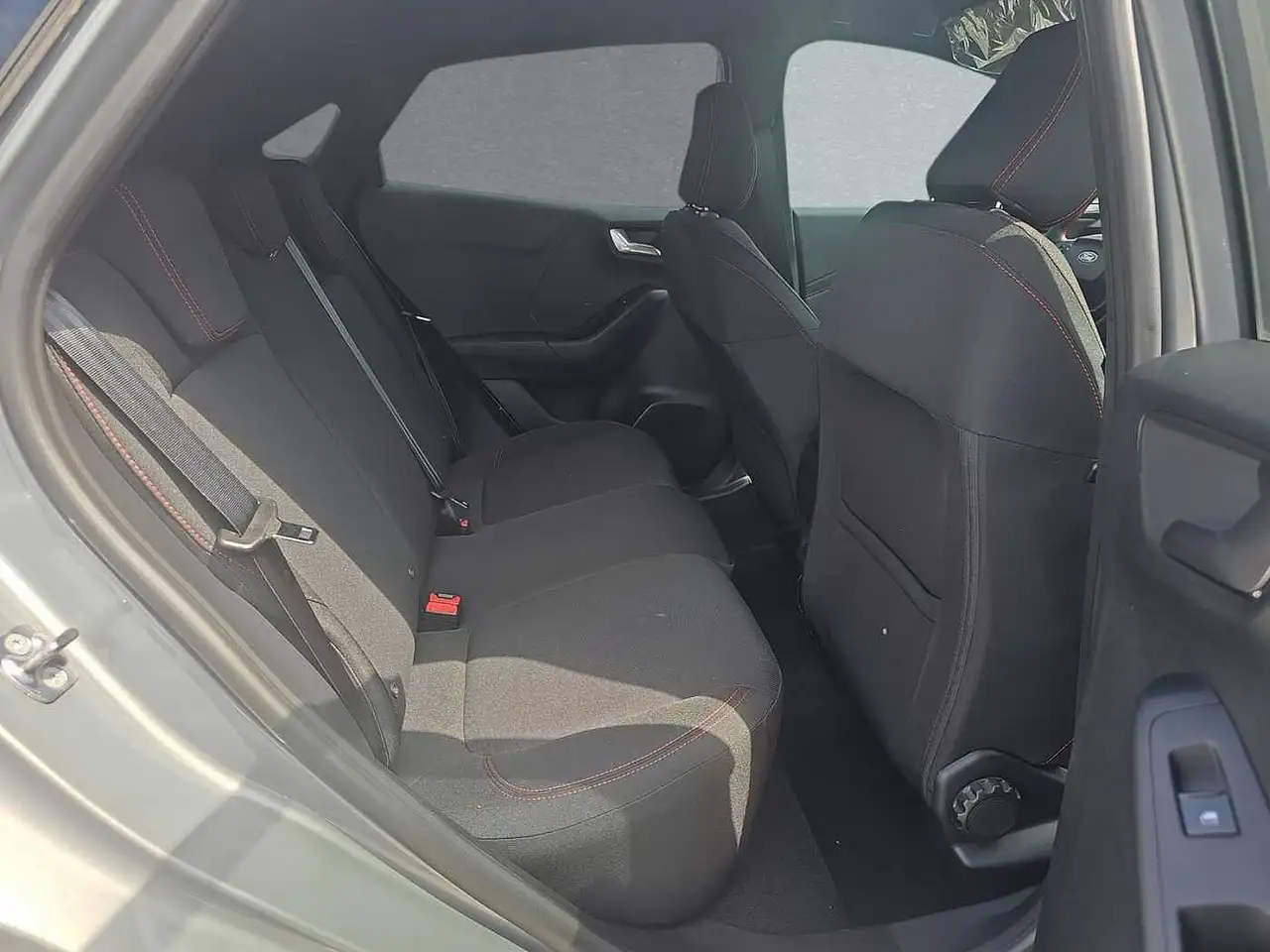 Ford Puma 1.0 EcoBoost Hybrid Aut. ST-LINE — Galerie du véhicule 5
