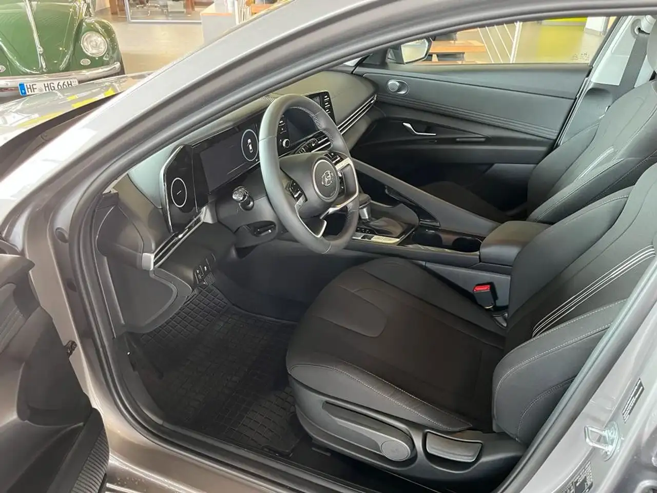 Hyundai ELANTRA Smart + Tech 1.6*Tempomat*Sitzheizung* — Galería del vehículo 9