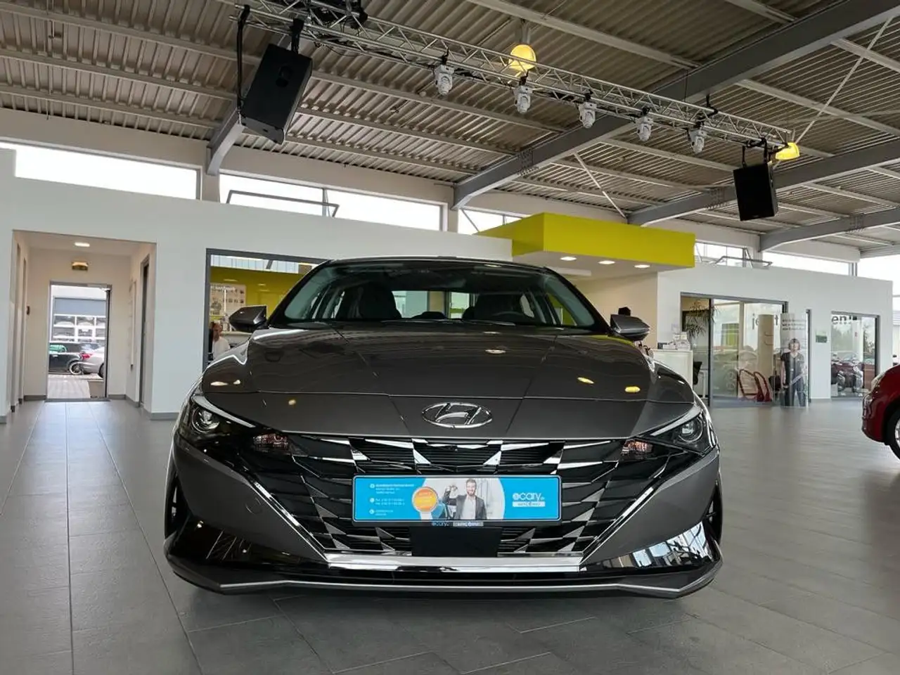 Hyundai ELANTRA Smart + Tech 1.6*Tempomat*Sitzheizung* — Galería del vehículo 8
