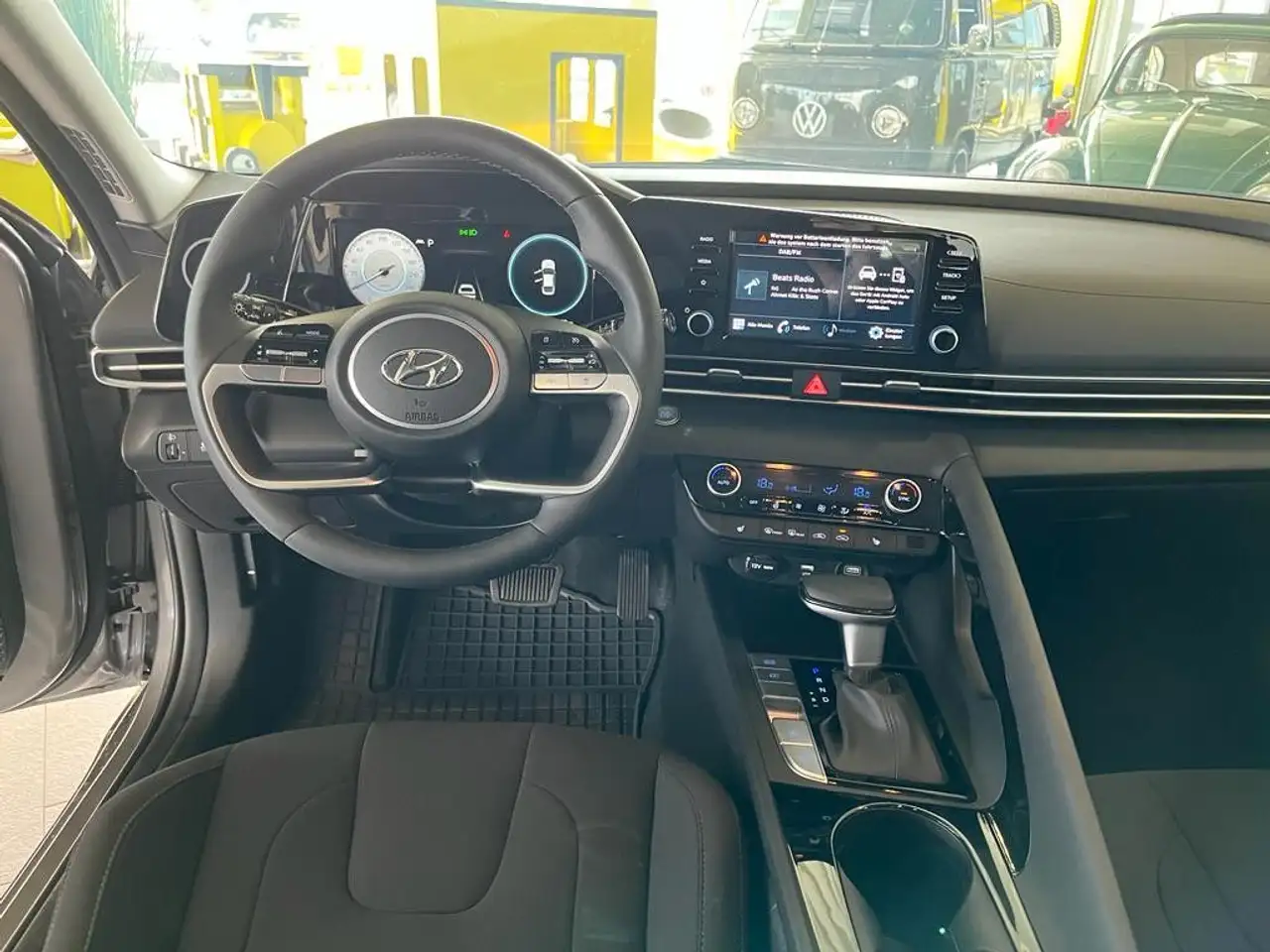 Hyundai ELANTRA Smart + Tech 1.6*Tempomat*Sitzheizung* — Galería del vehículo 16
