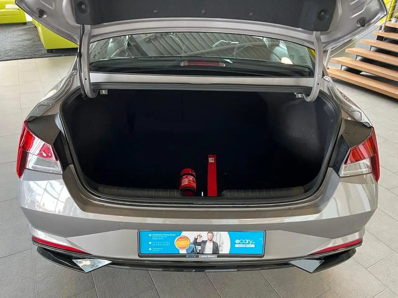 Hyundai ELANTRA Smart + Tech 1.6*Tempomat*Sitzheizung* — Galería del vehículo 5