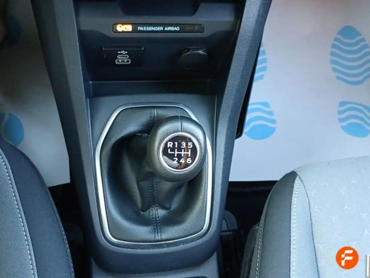 Ford Tourneo Courier 1.0 Ecoboost Titanium — Vehicle gallery 23