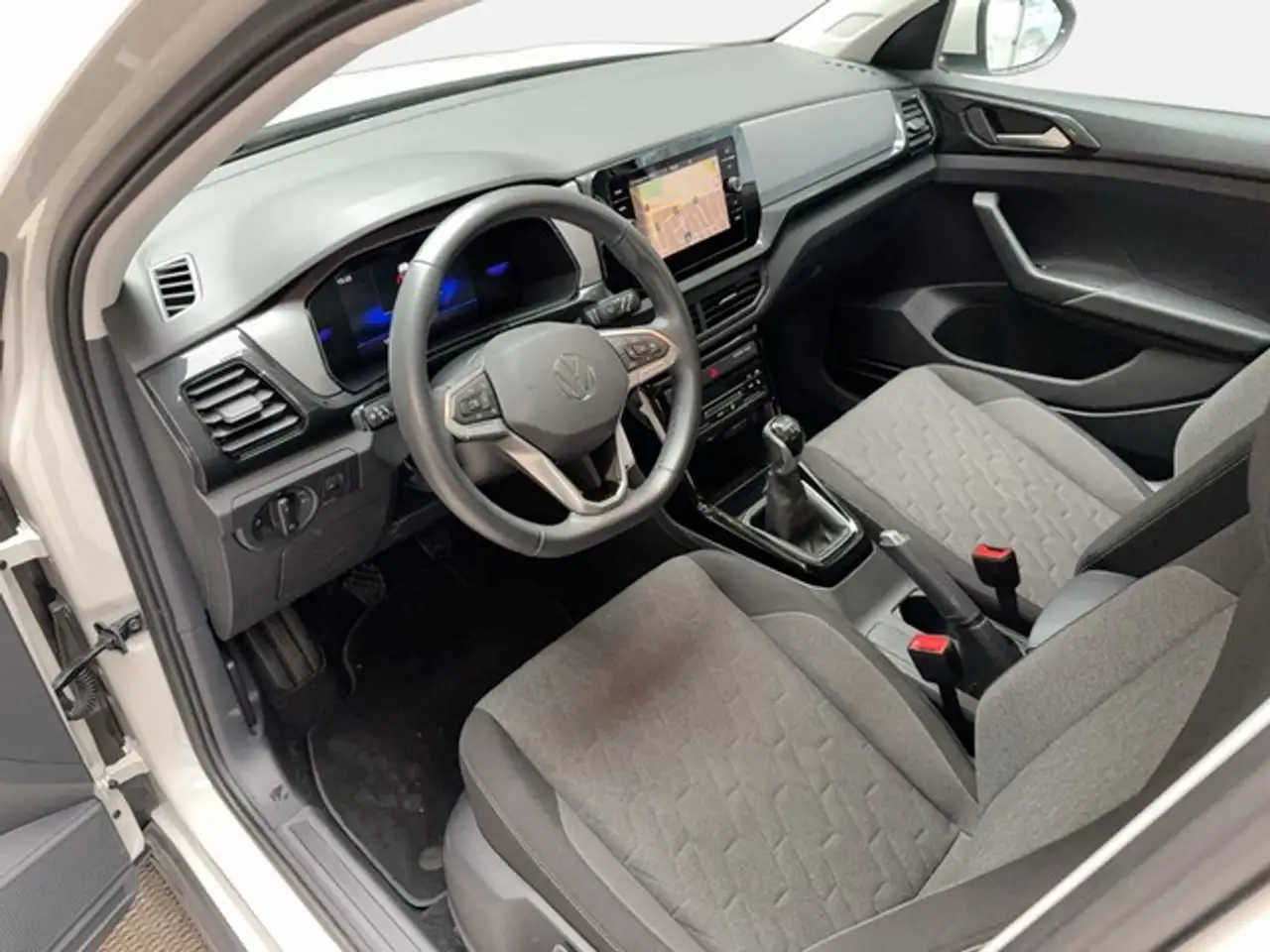 Volkswagen T-Cross Life 1.0 l TSI Navi ACC Anschlussgarantie Sitzh... — معرض صور السيارة 9