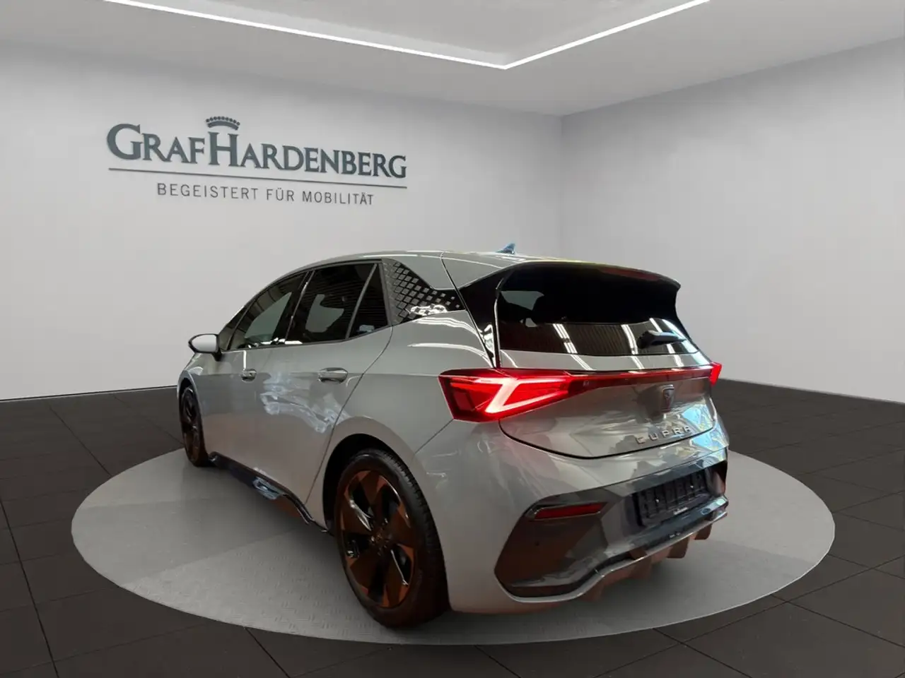 CUPRA Born Edition Dynamic Pilot-Paket M — معرض صور السيارة 4