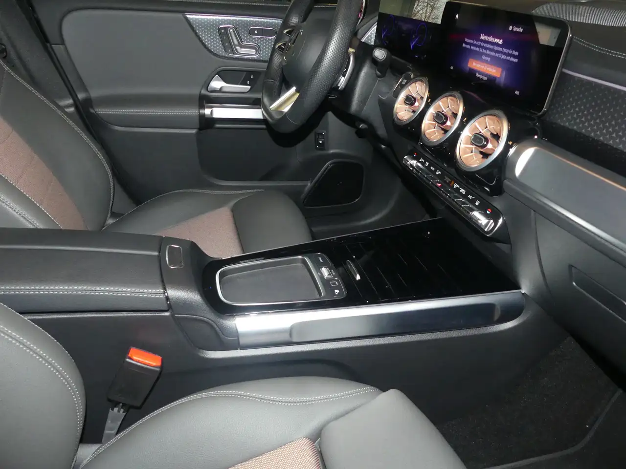 Mercedes-Benz EQB 300 EQB 300 4Matic, ELECTRIC ART ADVANCED PLUS, PSD. — Galería del vehículo 21