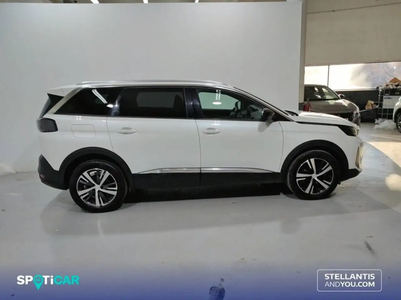 Peugeot 5008 1.2 PureTech S&S Allure 7 pl. 130 — Galería del vehículo 4