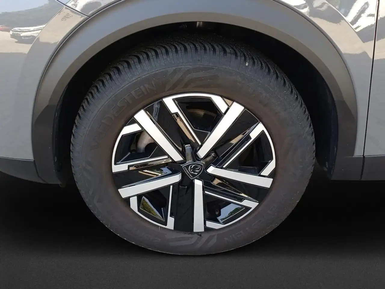 Peugeot 2008 Active NAVI LED SITZHZG ALLWETTER — Vehicle gallery 8