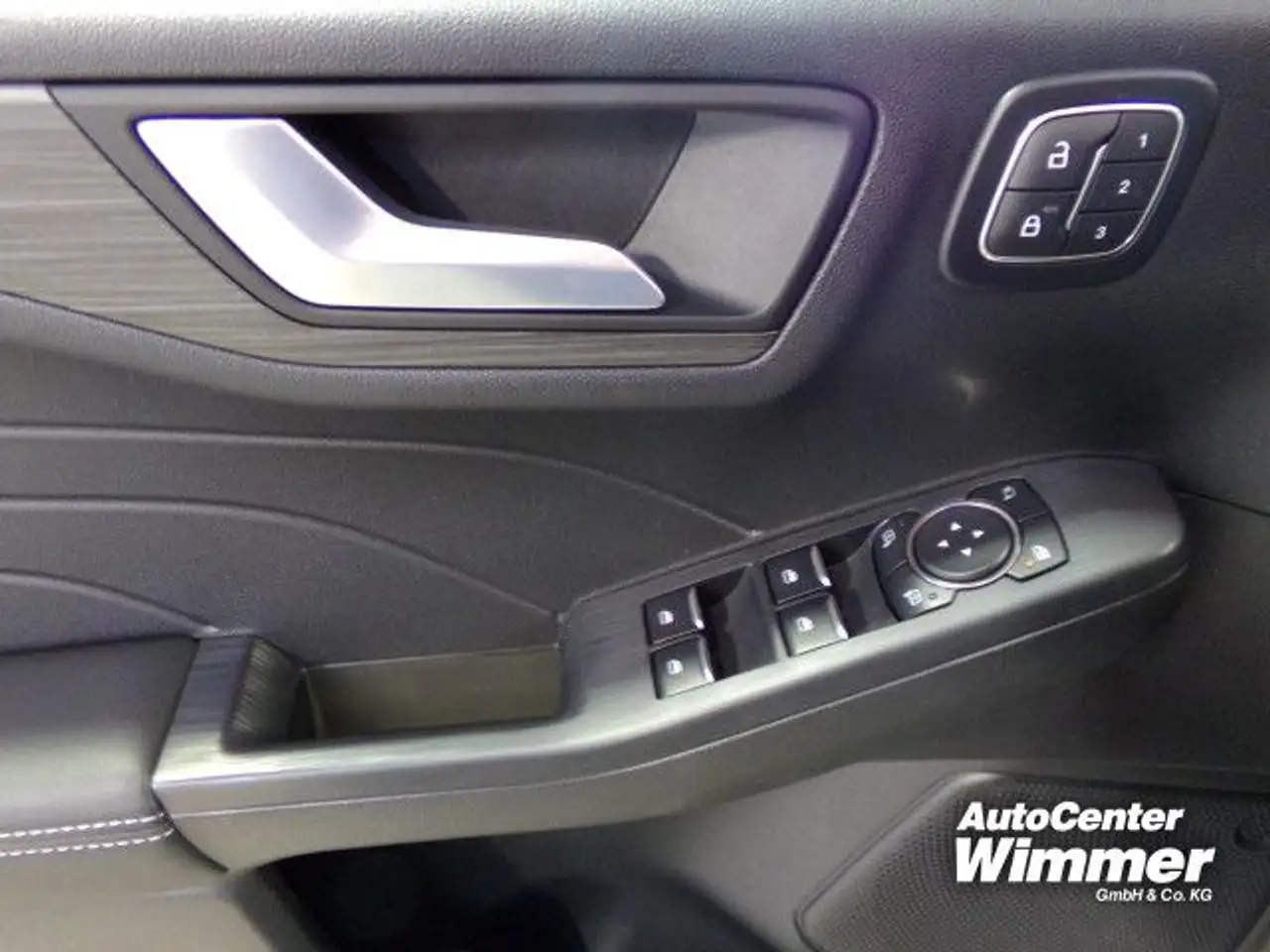 Ford Kuga 2.5 Duratec FHEV ACTIVE X AHK schwenkbar — Vehicle gallery 17