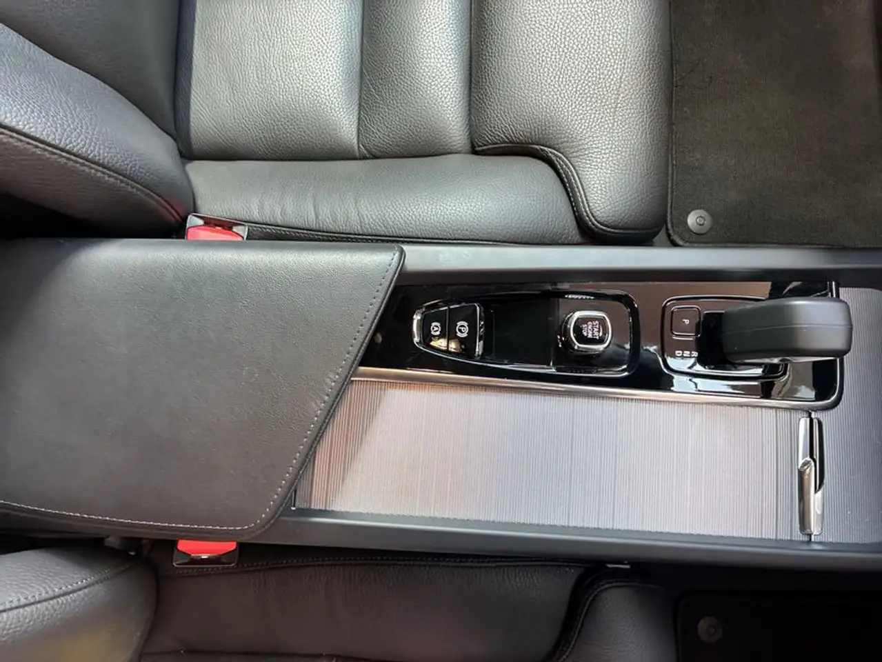 Volvo XC60 XC60 B5 B AWD Core — Galerie du véhicule 16