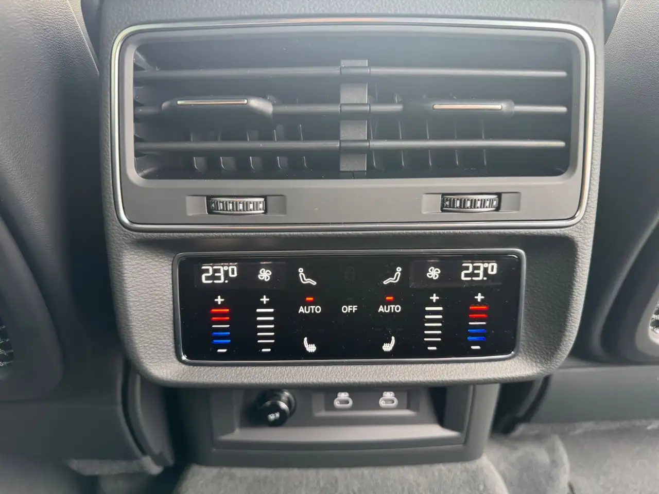 Audi RS Q8 4.0 TFSI quattro *MY25, Pano, 23", Massage* — معرض صور السيارة 16