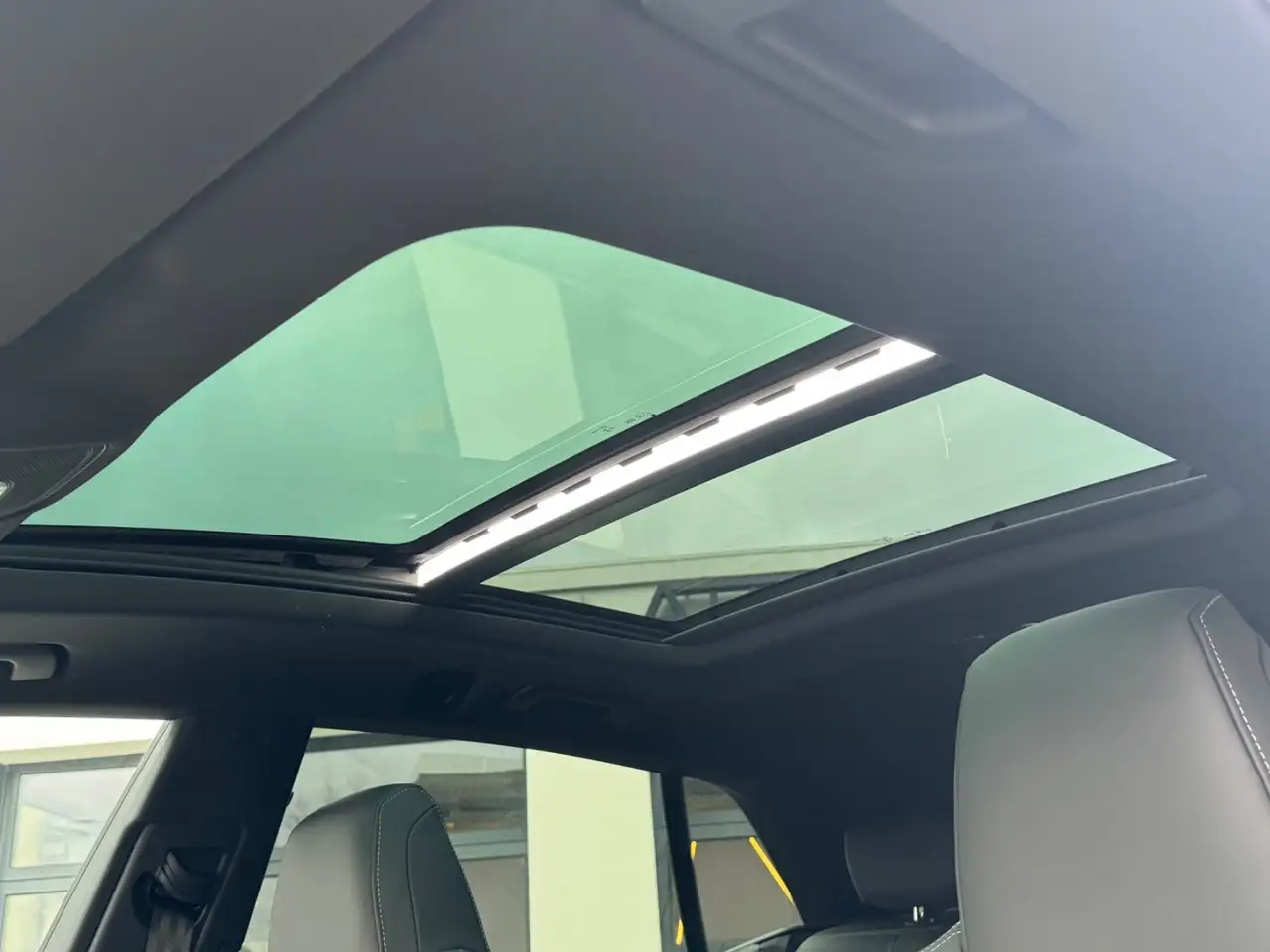 Audi RS Q8 4.0 TFSI quattro *MY25, Pano, 23", Massage* — معرض صور السيارة 18