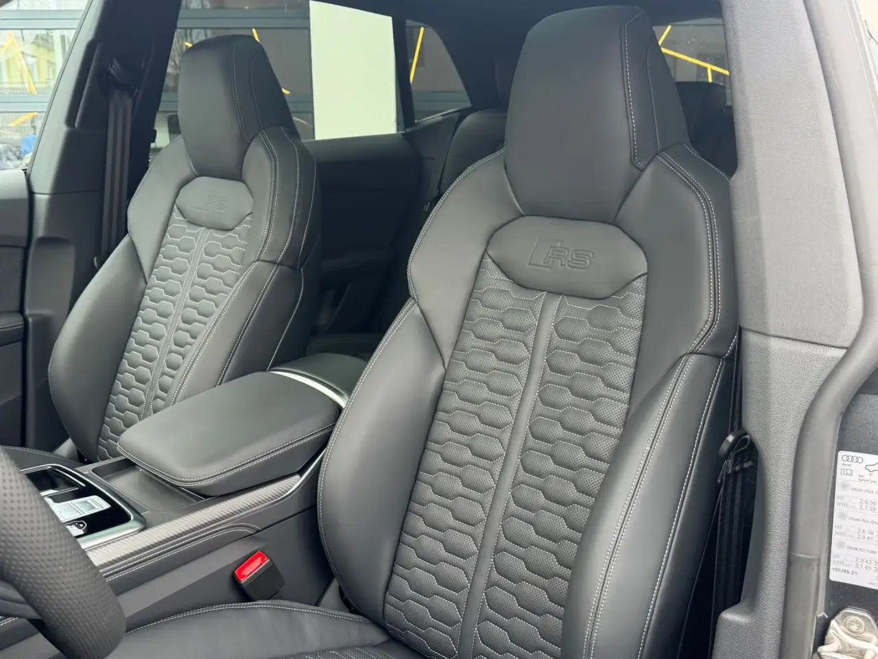 Audi RS Q8 4.0 TFSI quattro *MY25, Pano, 23", Massage* — معرض صور السيارة 17