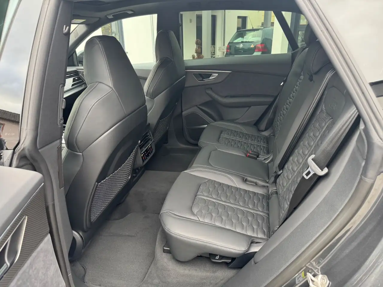 Audi RS Q8 4.0 TFSI quattro *MY25, Pano, 23", Massage* — معرض صور السيارة 11