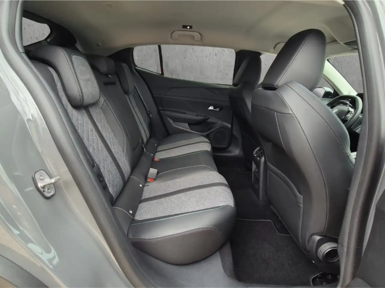 Peugeot 408 Allure PureTech 130 EAT8 Navi Memory Sitze 360 Kam — معرض صور السيارة 14