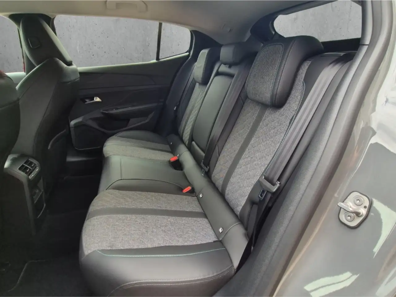 Peugeot 408 Allure PureTech 130 EAT8 Navi Memory Sitze 360 Kam — معرض صور السيارة 8