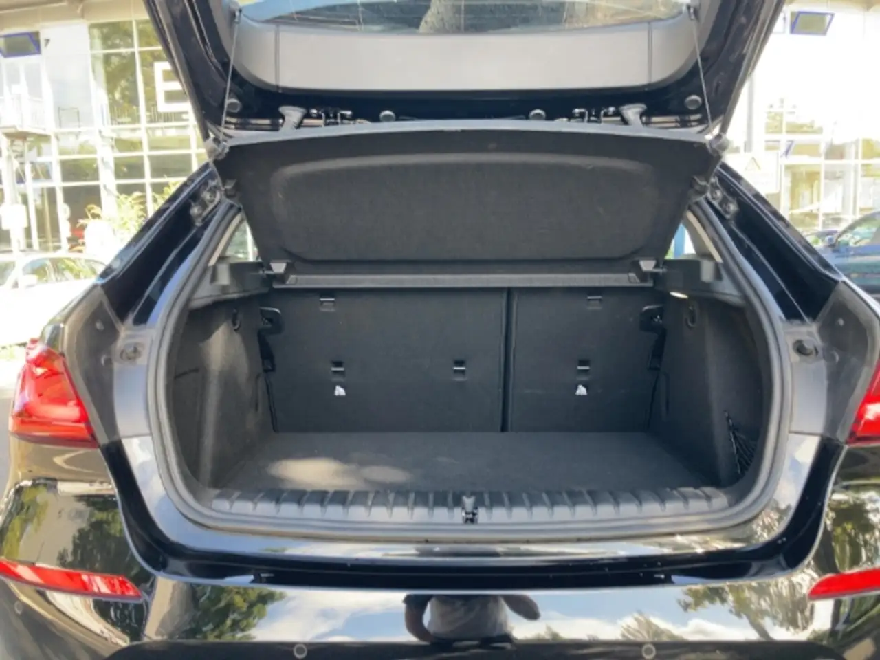 BMW 116 i 5-Türer Navi SHZ ParkAssist DigitalCockpit LED 2 — Galería del vehículo 15