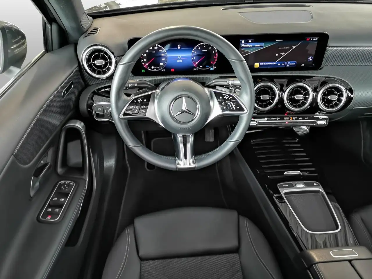 Mercedes-Benz A 180 Progressive ADVANCED+PANORAMA-SD+WINTER-PA — معرض صور السيارة 15