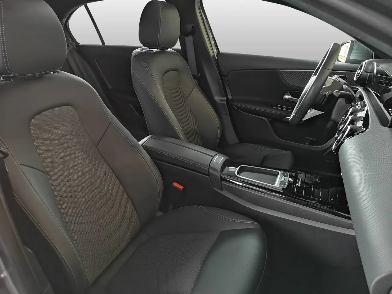 Mercedes-Benz A 180 Progressive ADVANCED+PANORAMA-SD+WINTER-PA — معرض صور السيارة 17