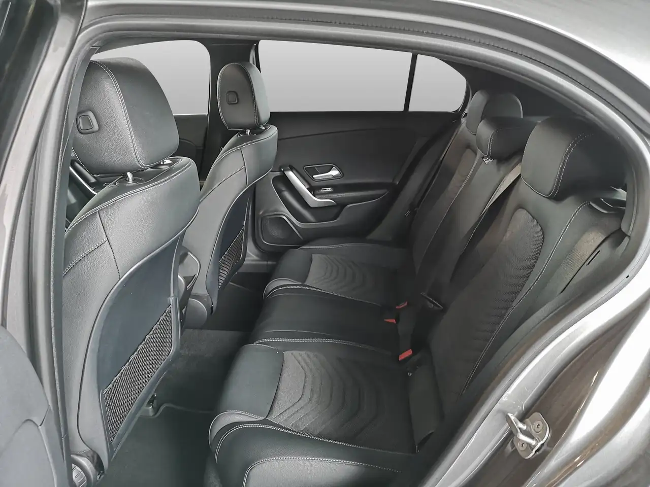 Mercedes-Benz A 180 Progressive ADVANCED+PANORAMA-SD+WINTER-PA — معرض صور السيارة 18