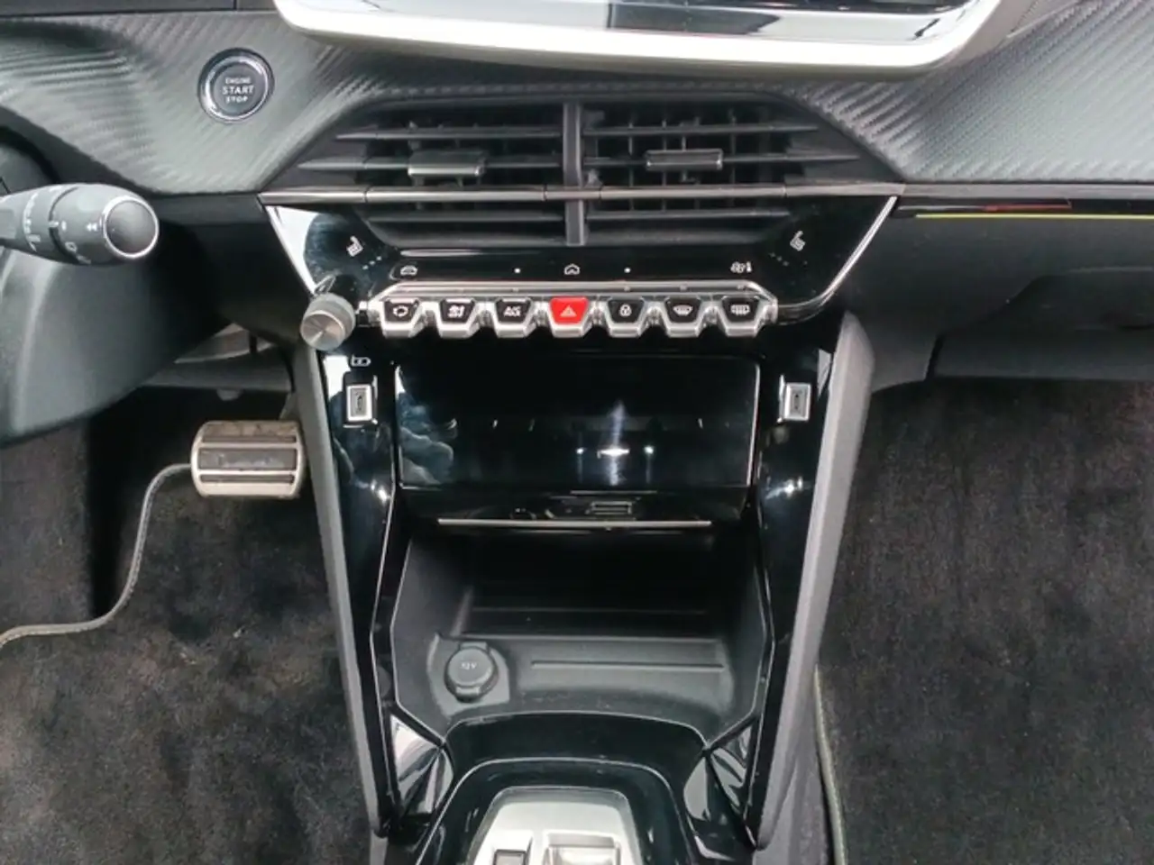 Peugeot 2008 GT PureTech 130 EAT8 10 Zoll-HD‑Touchscre... — معرض صور السيارة 11