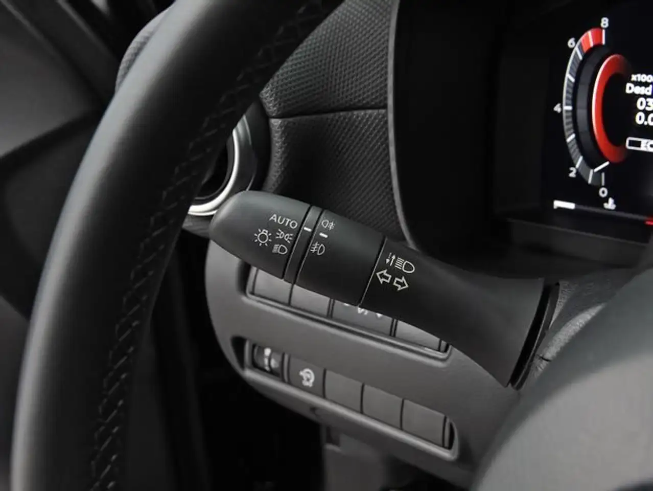 Nissan Juke DIG-T 84 kW (114 CV) 6M/T N-Connecta — معرض صور السيارة 15