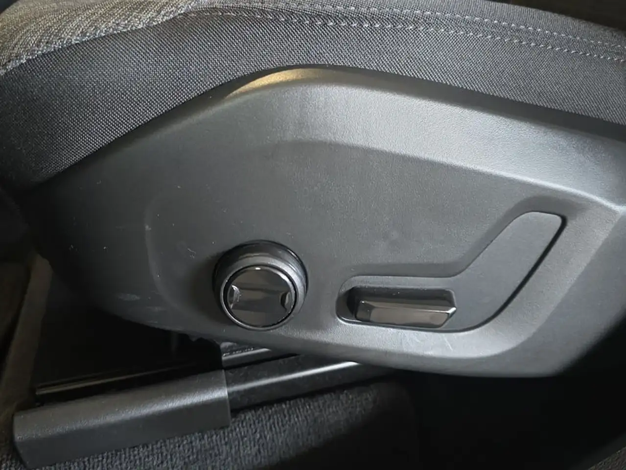 Volvo XC60 XC60 B5 B AWD Core — معرض صور السيارة 18